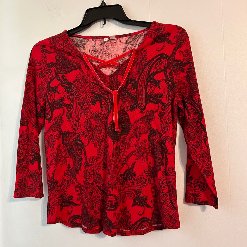 Cato Red Black Paisley Ribbed Knit Top Velvet Lace Up V-Neck 3/4 Sleeve Medium